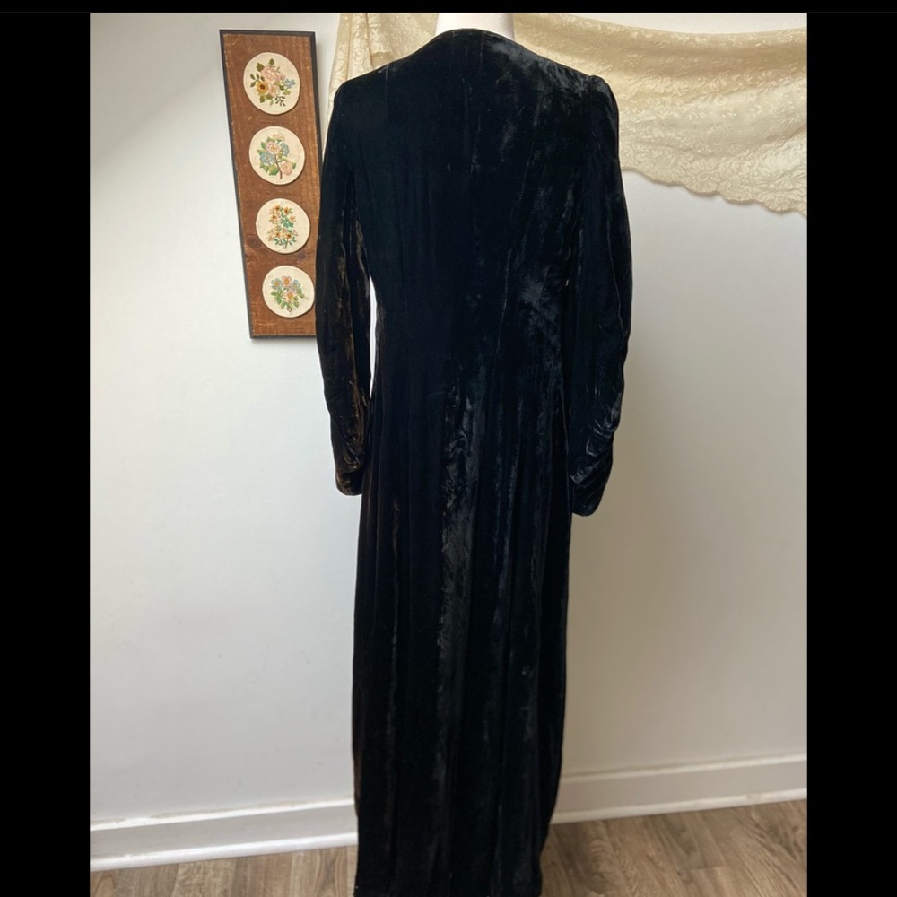 1930’s Velvet Opera Coat - Picture 4 of 13